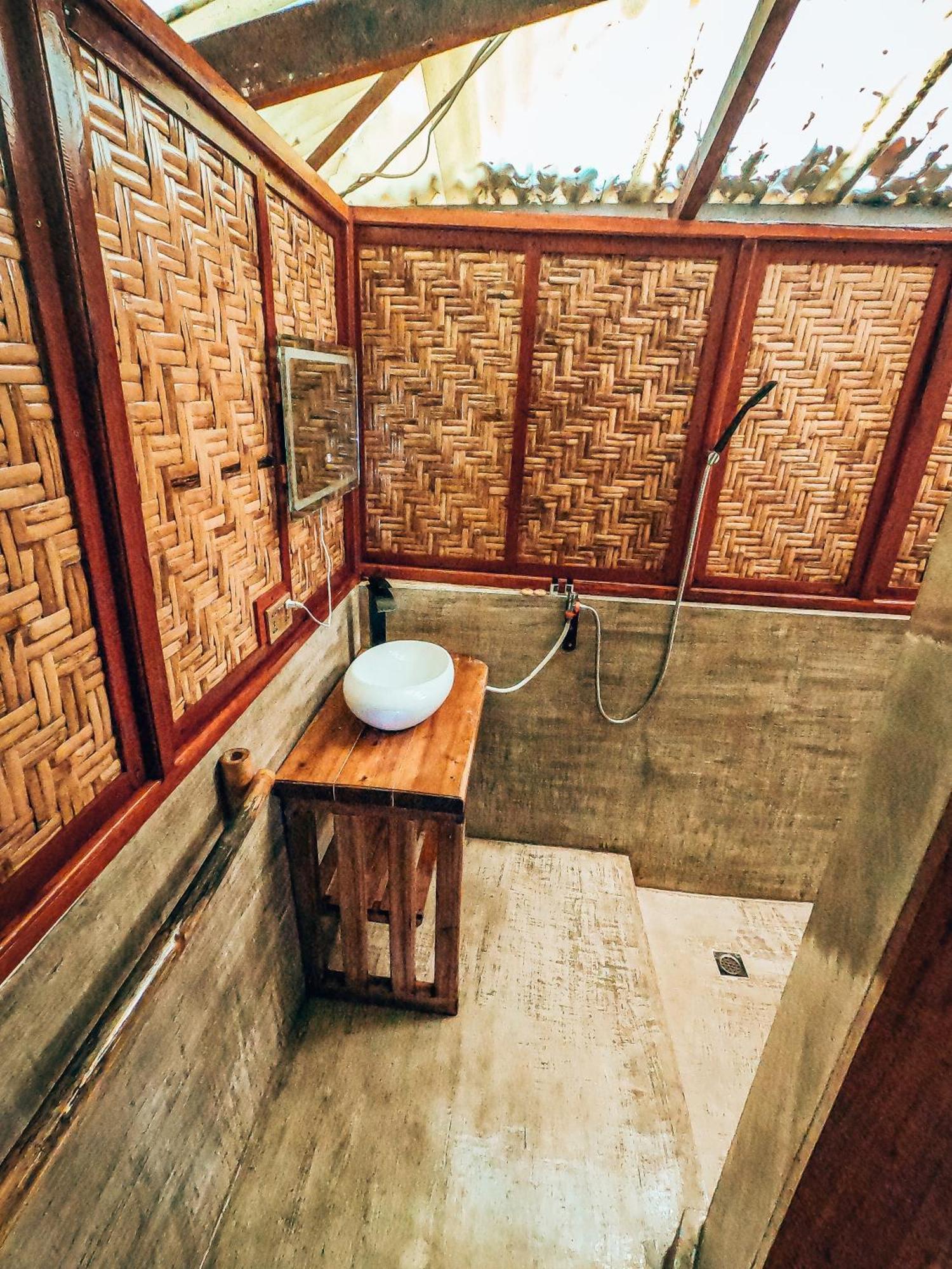 Shakabrah'S Beachfront Kubo General Luna  Ngoại thất bức ảnh